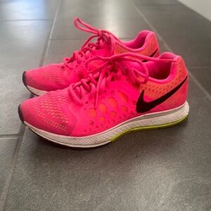 Nike zoom Pegasus 31 hot pink size 5 used good condition